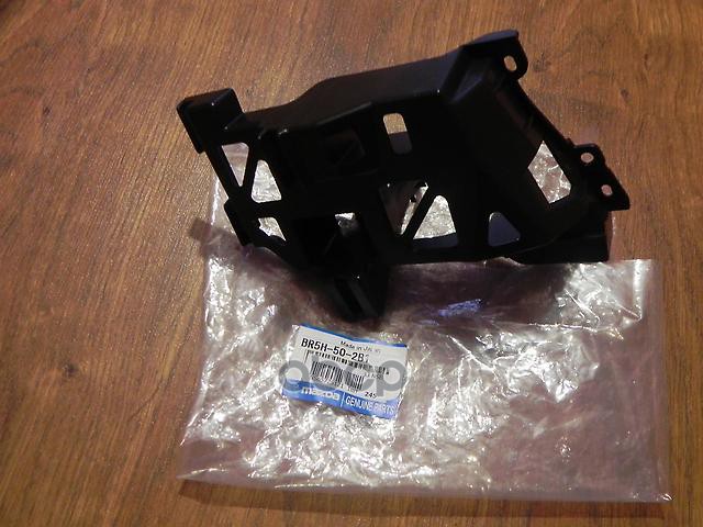 Кронштейн переднего бампера L MAZDA BR5-H50-2B1 MAZDA арт. BR5-H50-2B1