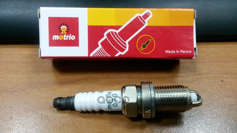 Свеча Зажигания Renault Двухконтактная Motrio 8671004070 MOTRIO арт. 8671004070
