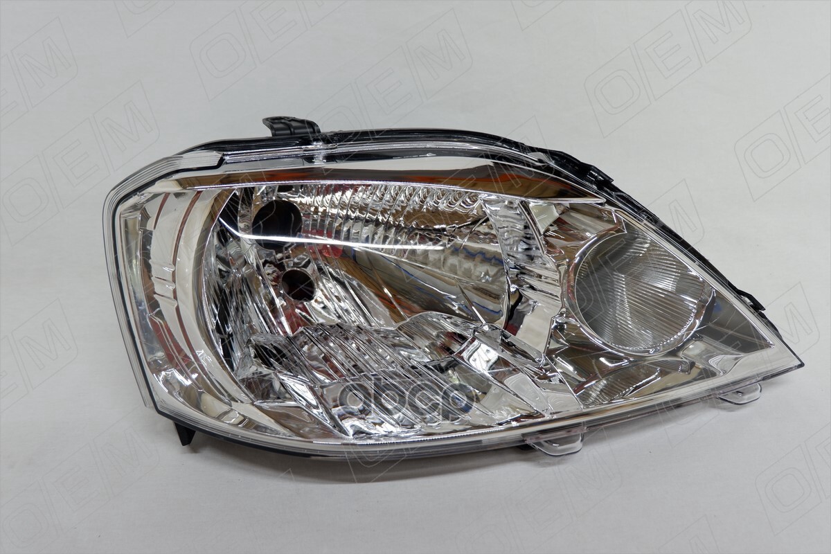 Фара правая Renault Logan 1 2009-2014, повторитель ближе к решетке радиатора O.E.M. арт. OEM0154FR