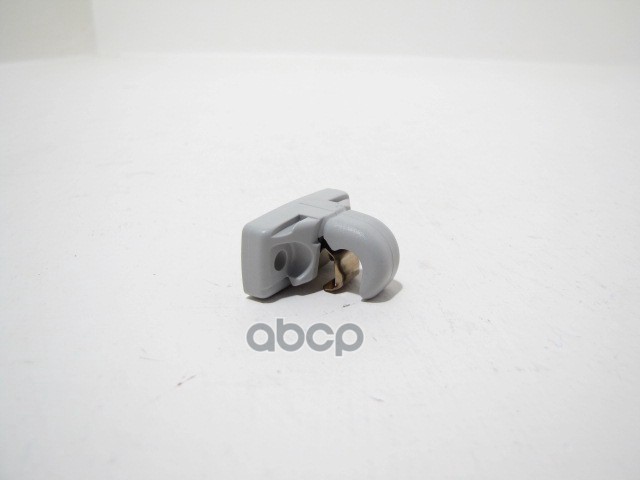 Кронштейн крепления солнцезащитного козырька VAG 3B0 857 561B Y20 VAG арт. 3B0 857 561B Y20