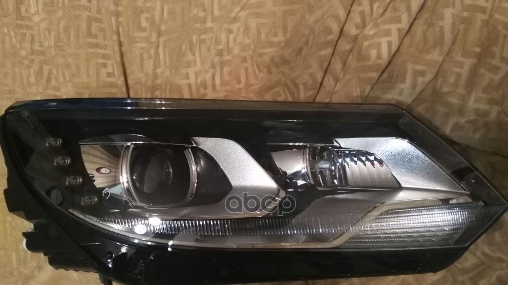 Фара Правая VAG арт. 5N1941754B